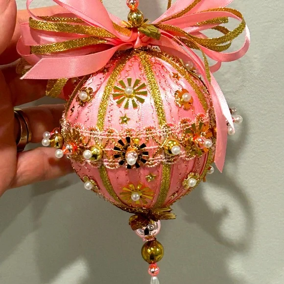 Vintage repurposed holiday Christmas ornament - Picture 4 of 10